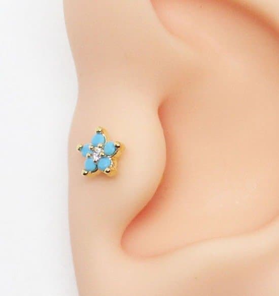 Piercing Tragus Flor Cravejada com Pedras Turquesas e Zircônia