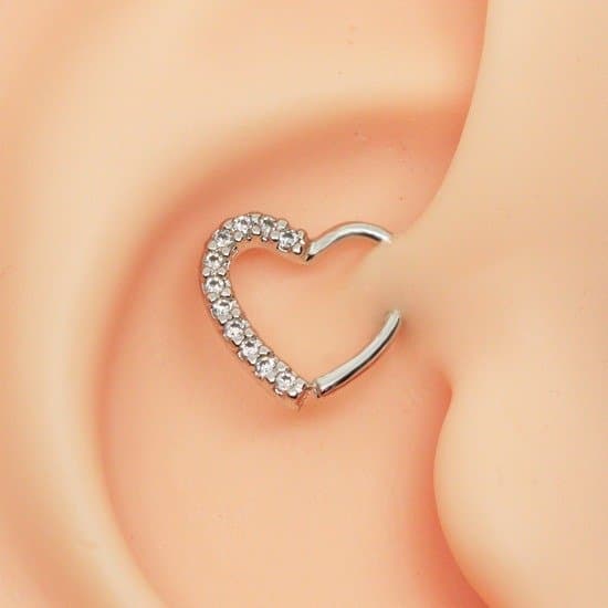 Piercing Daith Clips de Coração Cravejado Folheado a Ouro Branco