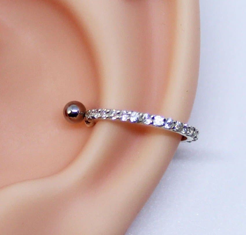 Piercing Conch Folheado a Ouro Branco com Fileira Zircônias