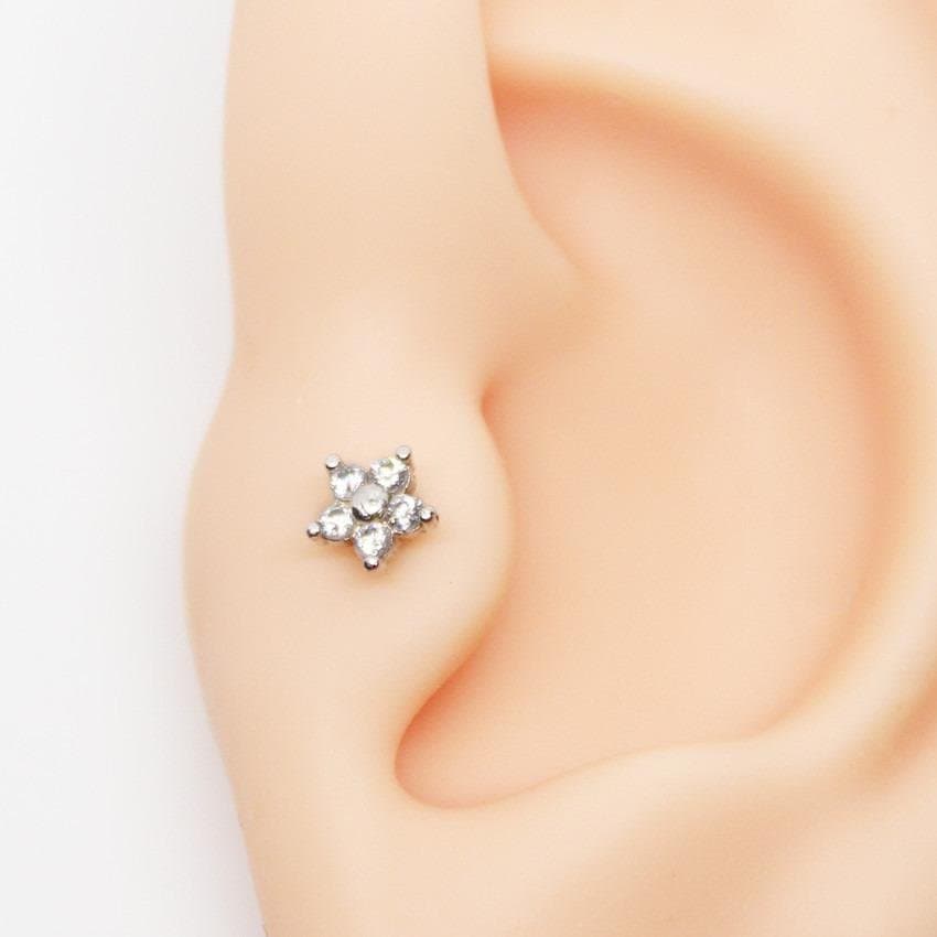 Piercing Trágus Flor Cravejada Folheada a Ouro Branco