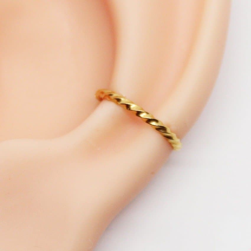 Piercing Conch Segmento Clicker em Aço Cirúrgico PVD Gold Torcido