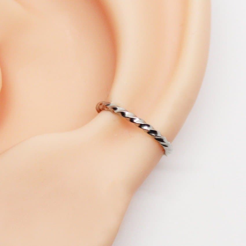 Piercing Conch Segmento Clicker em Aço Cirúrgico Torcido