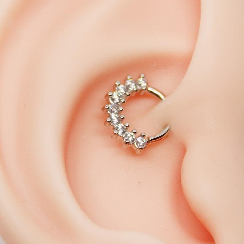 Piercing Daith Argola com Zircônias Estilo Navete