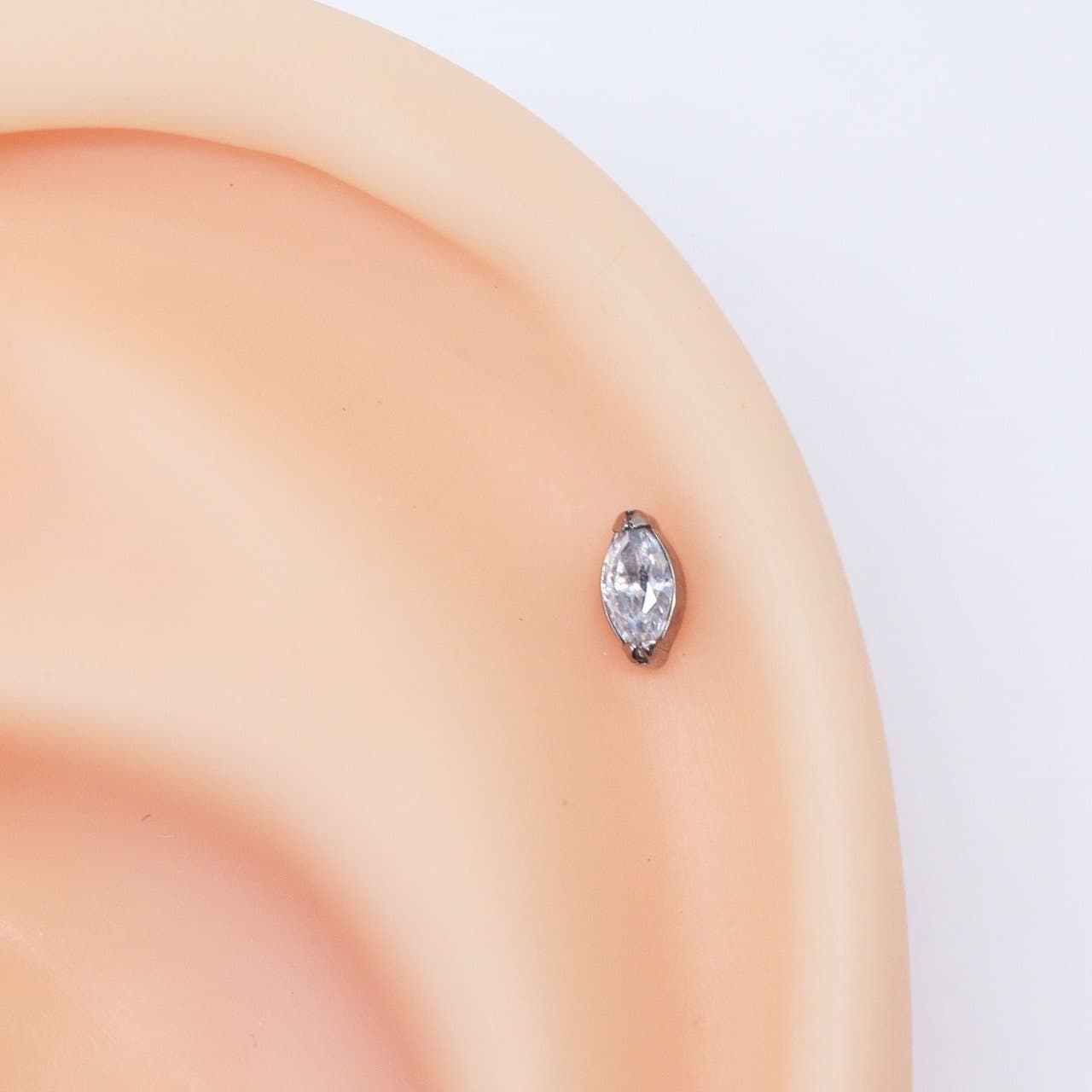 Piercing Hélix Labret Titânio Zircônia Navete Rosca Interna