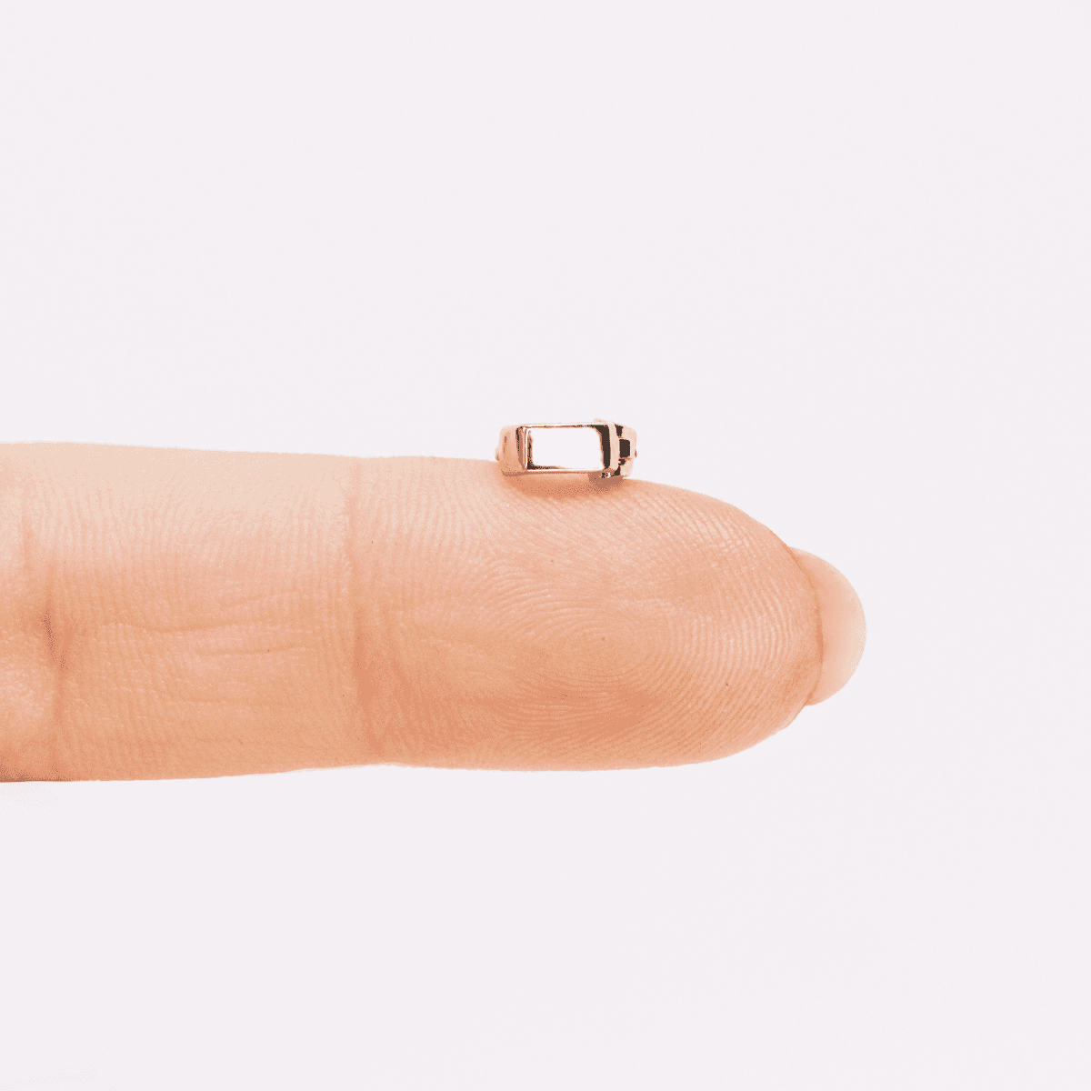 Piercing Mini Argola Sextavada 4,5mm Trágus Australiano Hélix (perfuração bem na ponta)