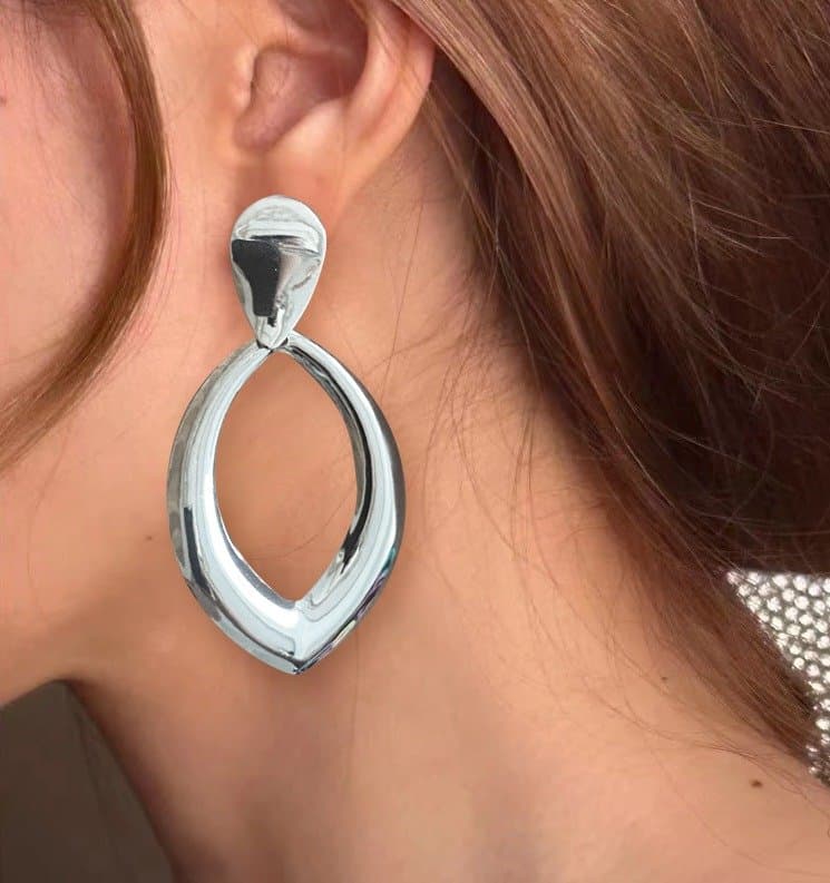 Brinco Minimalista Pendente Folheado a Ouro Branco