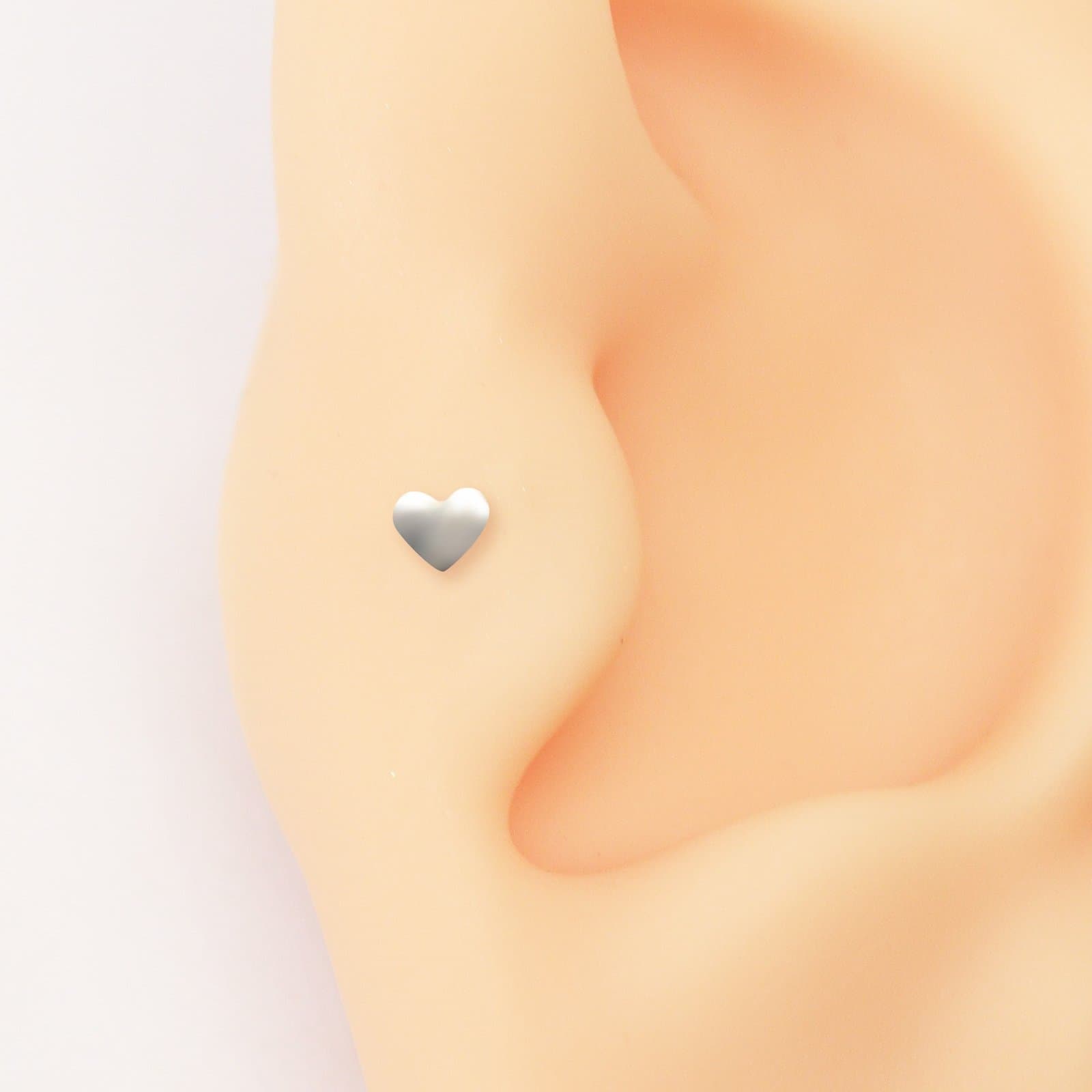 Piercing Tragus Labret Coração em Titânio