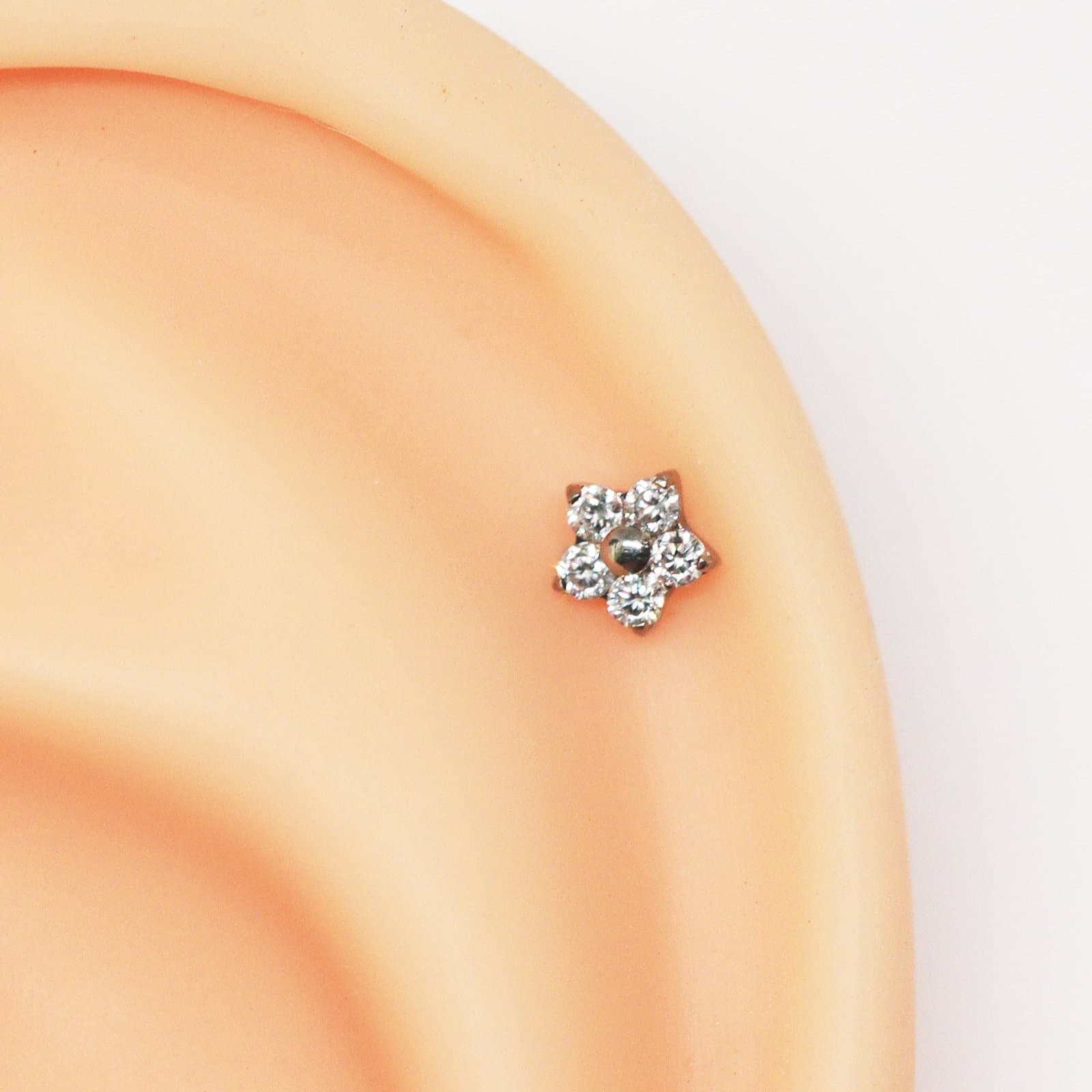 Piercing Helix Titânio Flor Cravejada Rosca Interna