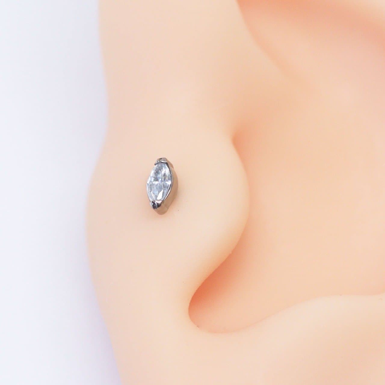 Piercing Tragus Labret Titânio Zircônia Navete
