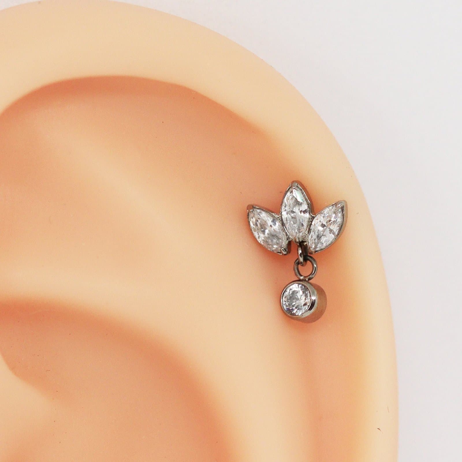 Piercing Labret Princess Pendente de Zircônia em Titânio Natural