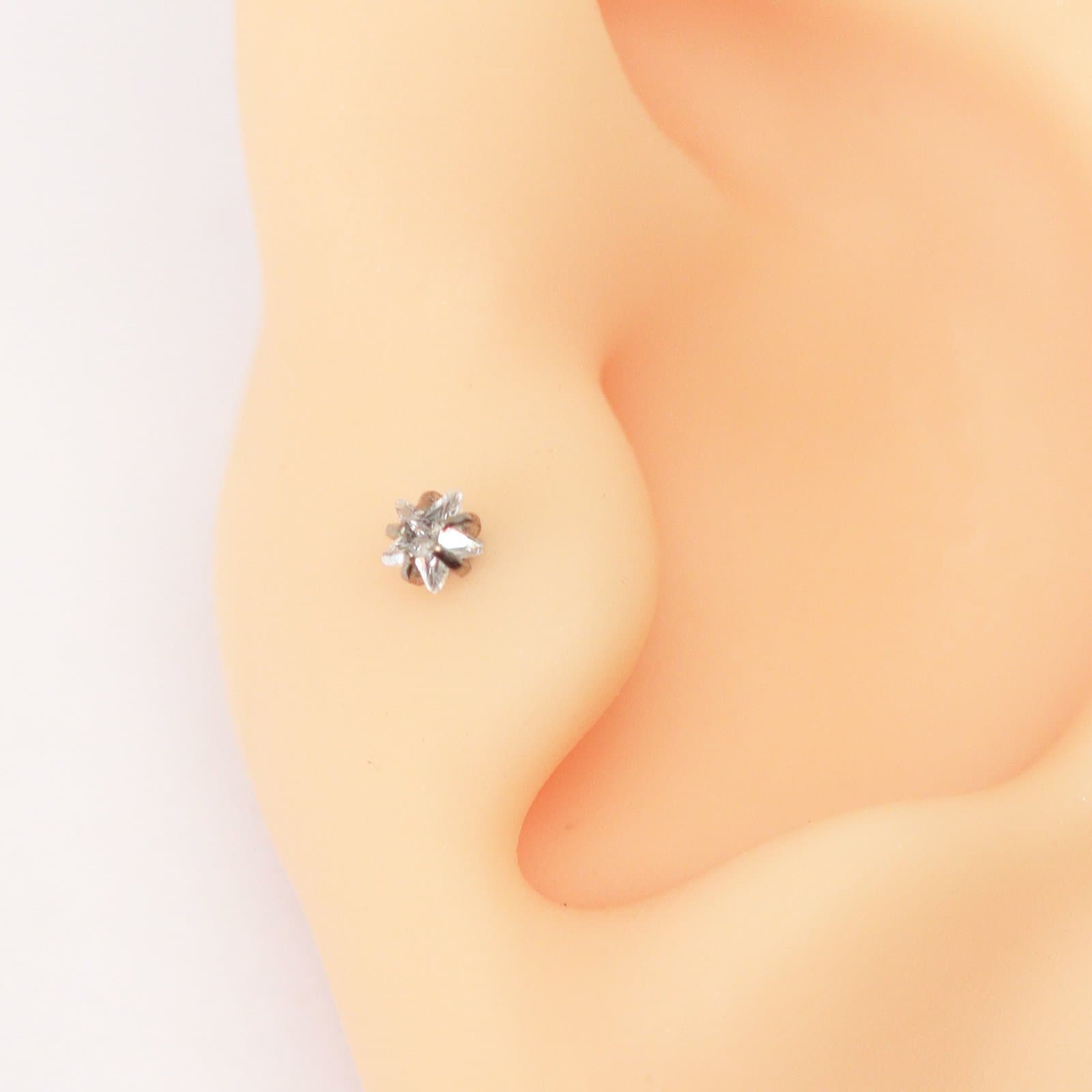 Piercing Trágus Labret Titânio Natural com Zircônia de Estrela