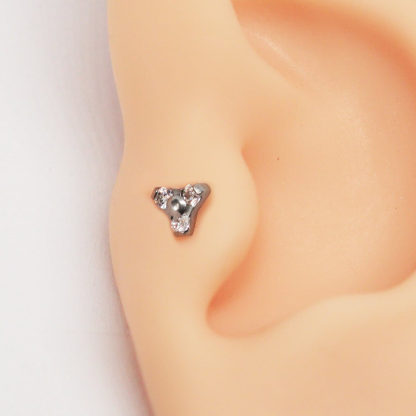 Piercing Labret Trinity em Titânio Natural