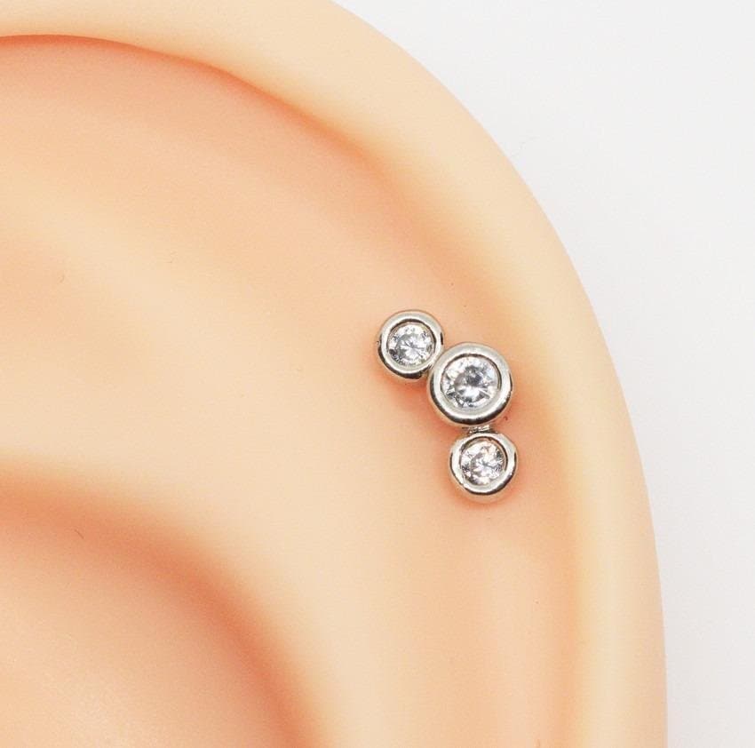 Piercing Hélix Cluster Três Zircônias