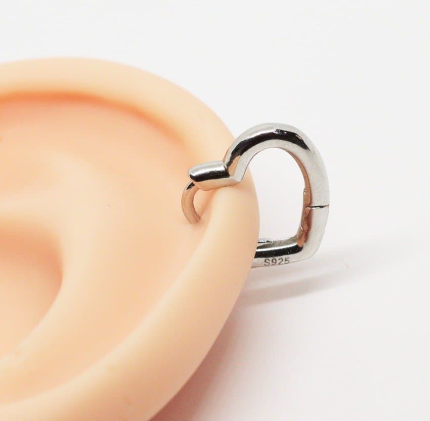 Piercing Hélix Argola Clicker de Coração Folheada a Prata