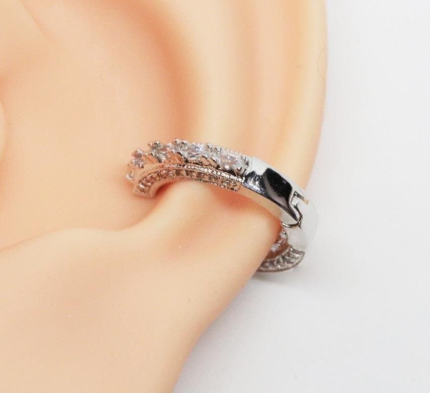 Piercing de Conch Crown Ultra Cravejado 12mm