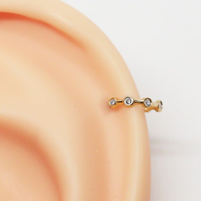 Piercing de Helix Cravejado Salteado Torção Ouro 18k