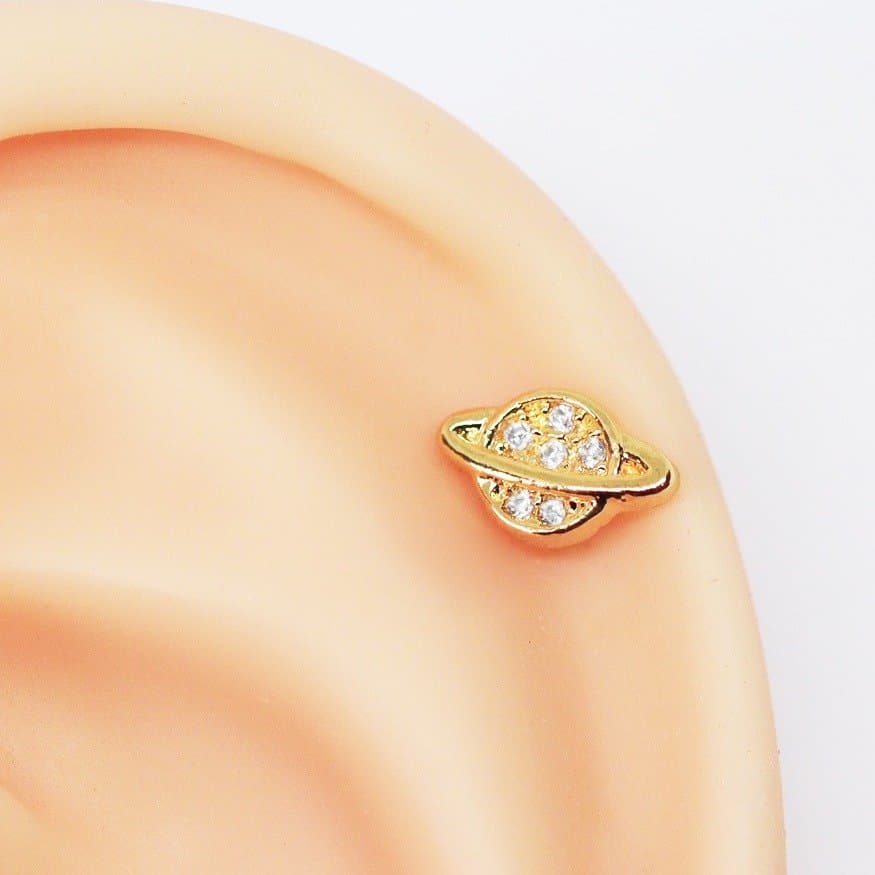 Piercing de Helix Cartilagem Saturno Cravejado com Zircônias Folheado a Ouro